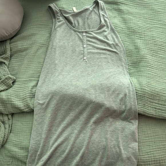 Maternity tanks and tees - Picture 3 of 3